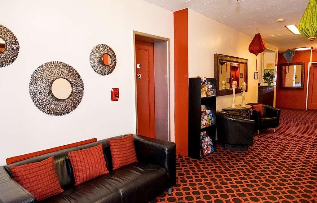 Royal Park Hostal *