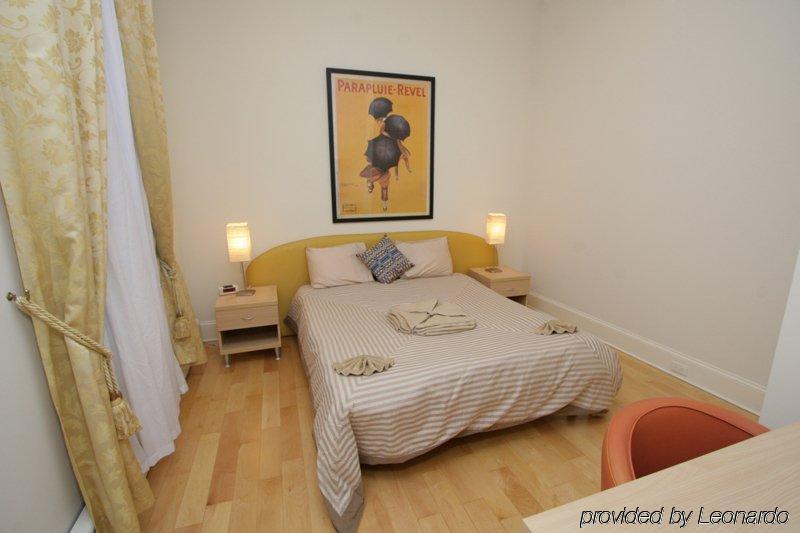 Royal Park Hostal *