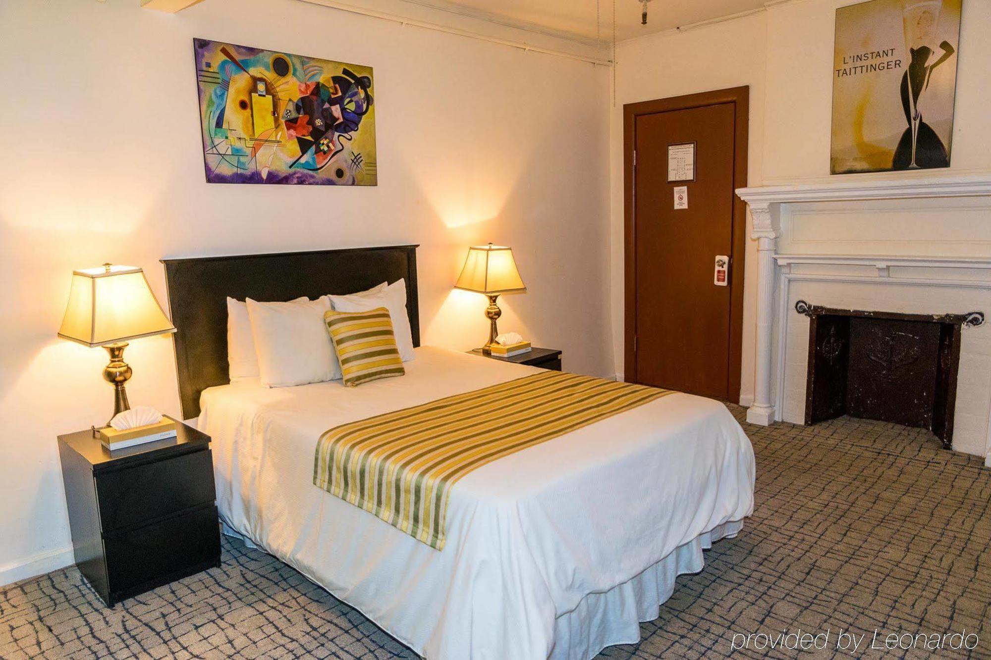 Royal Park Hostal *