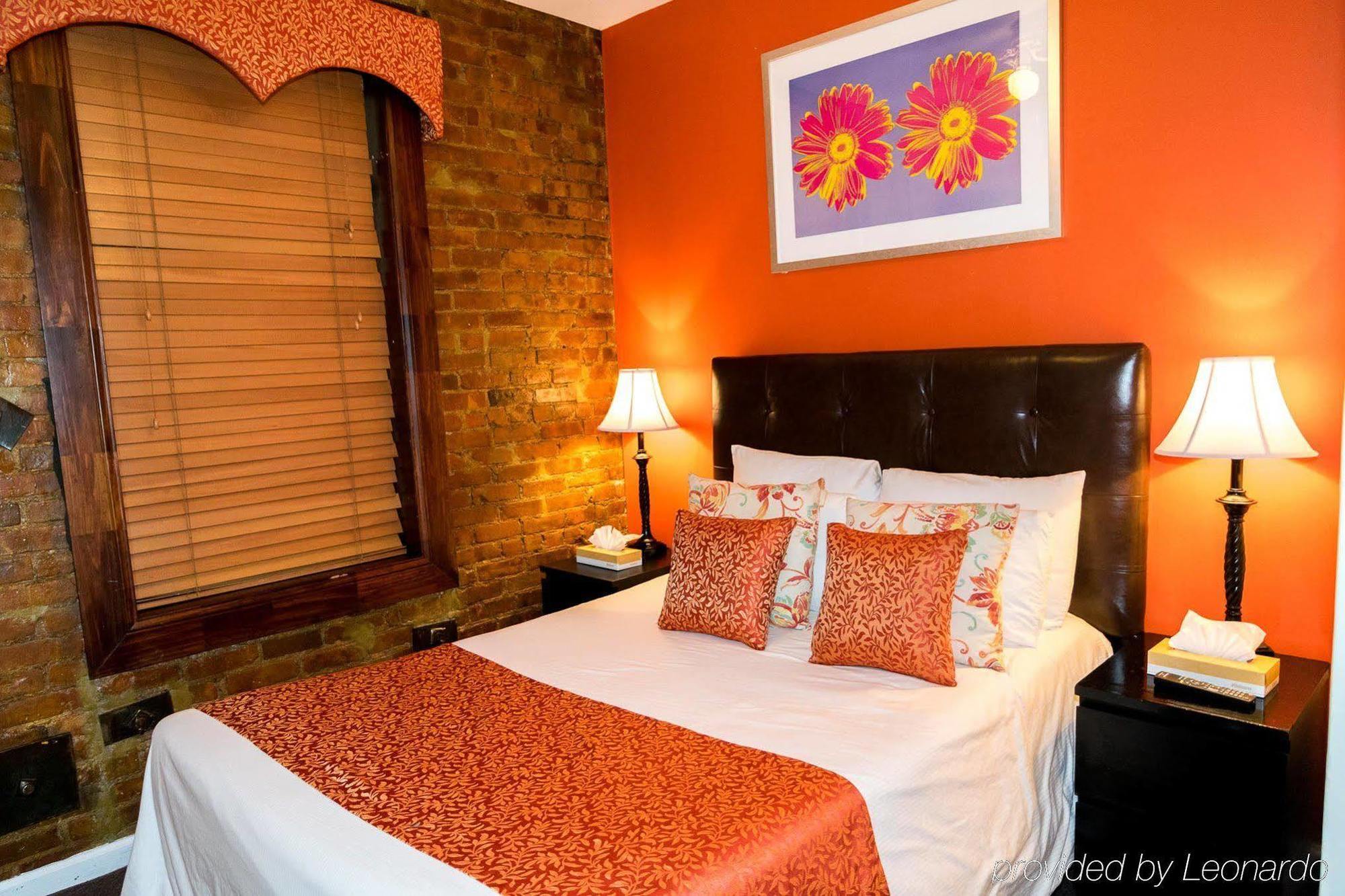 Royal Park Hostal