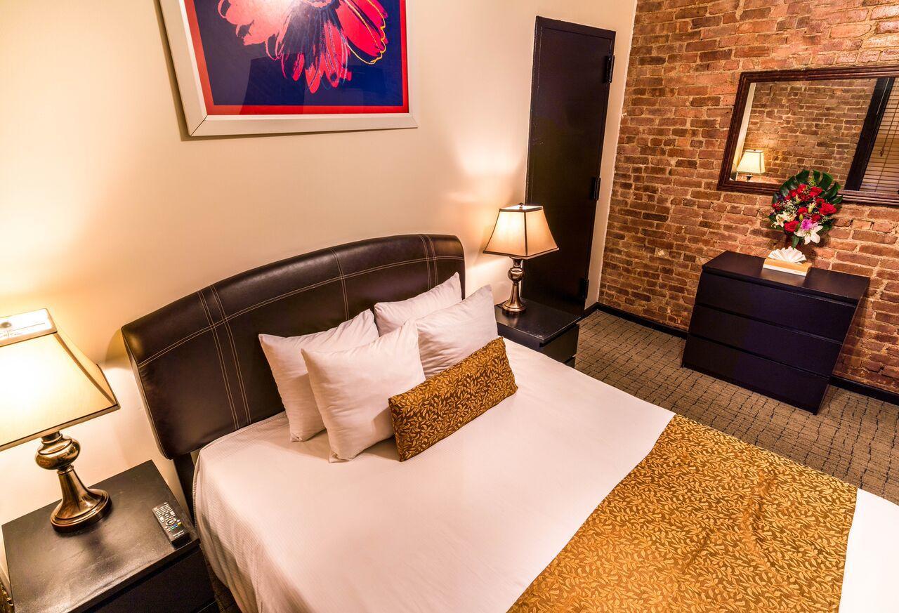 Royal Park Hostal *