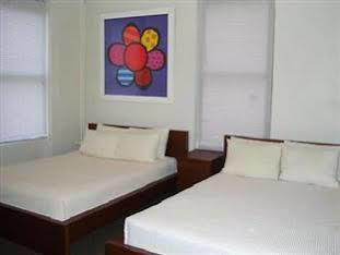 Royal Park Hostal *