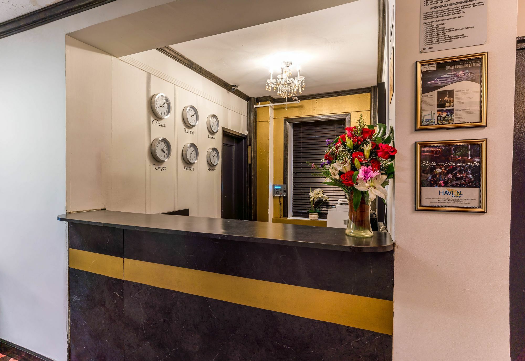 Royal Park Hostal *
